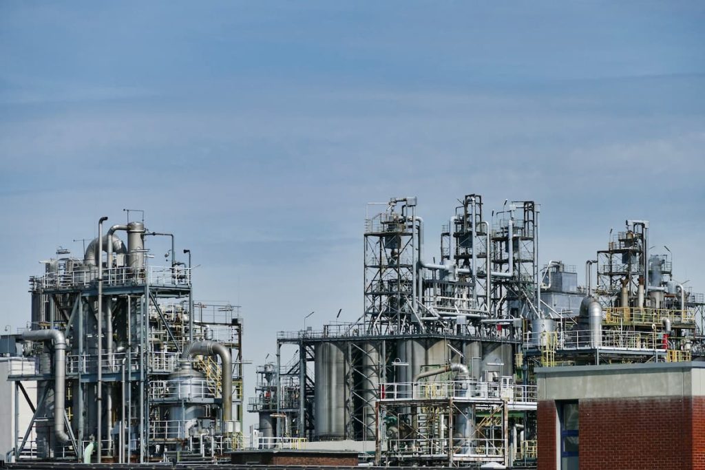 Oil and gas refinery with pump systems requiring mechanical seals UAE petrochemical industry
